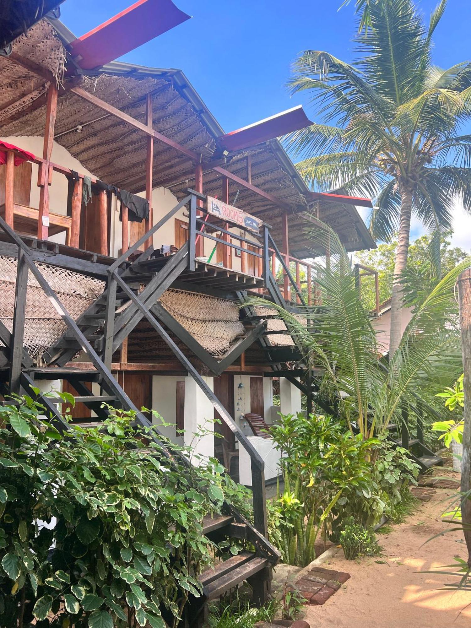 Hostel Wave Hunters Arugam Bay Exterior foto